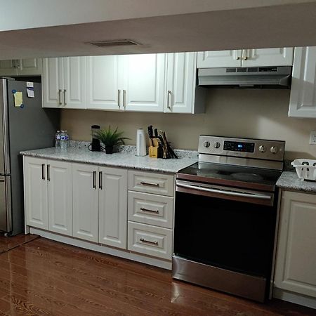 Spacious Mbr Near Kennedy Subway & Go Toronto Luaran gambar