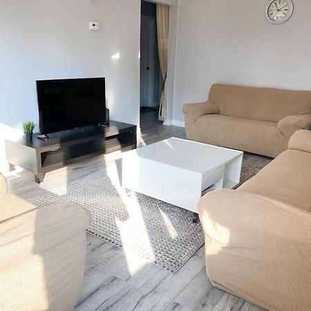 Spacious Mbr Near Kennedy Subway & Go Toronto Luaran gambar