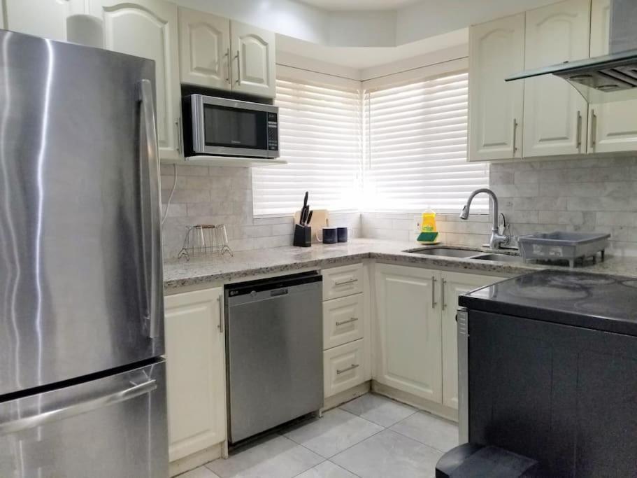 Spacious Mbr Near Kennedy Subway & Go Toronto Luaran gambar