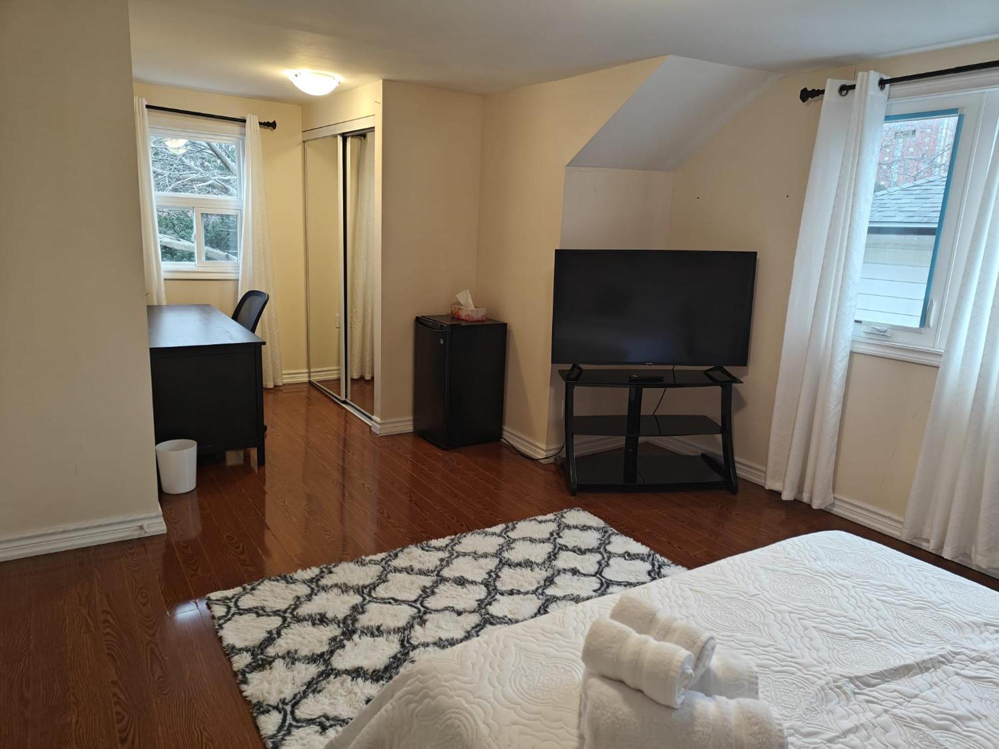 Spacious Mbr Near Kennedy Subway & Go Toronto Luaran gambar