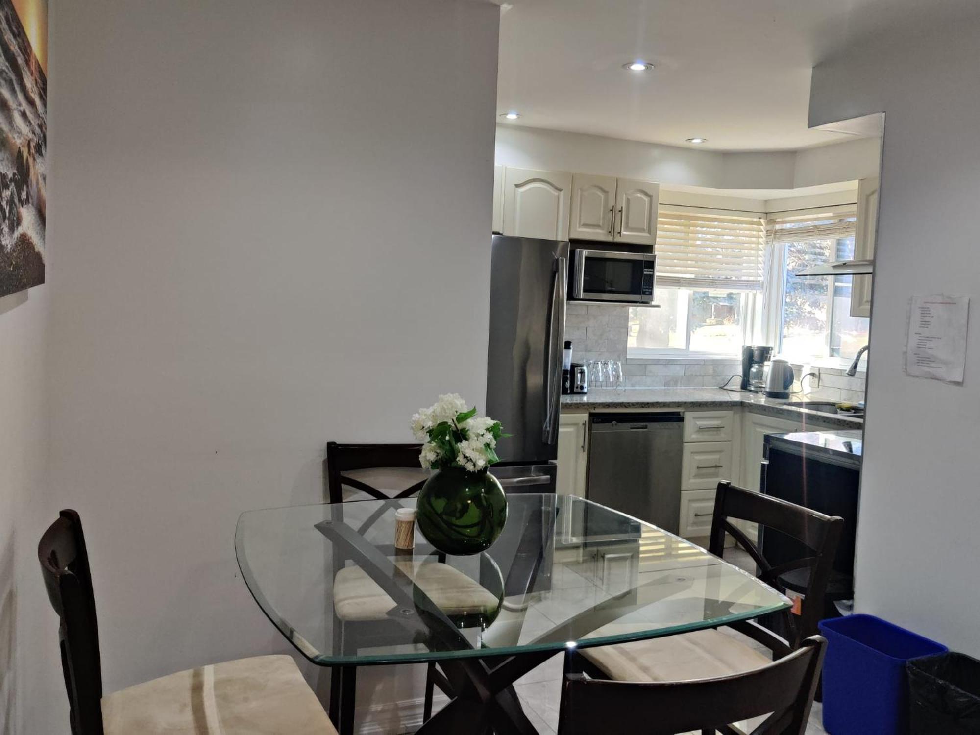 Spacious Mbr Near Kennedy Subway & Go Toronto Luaran gambar