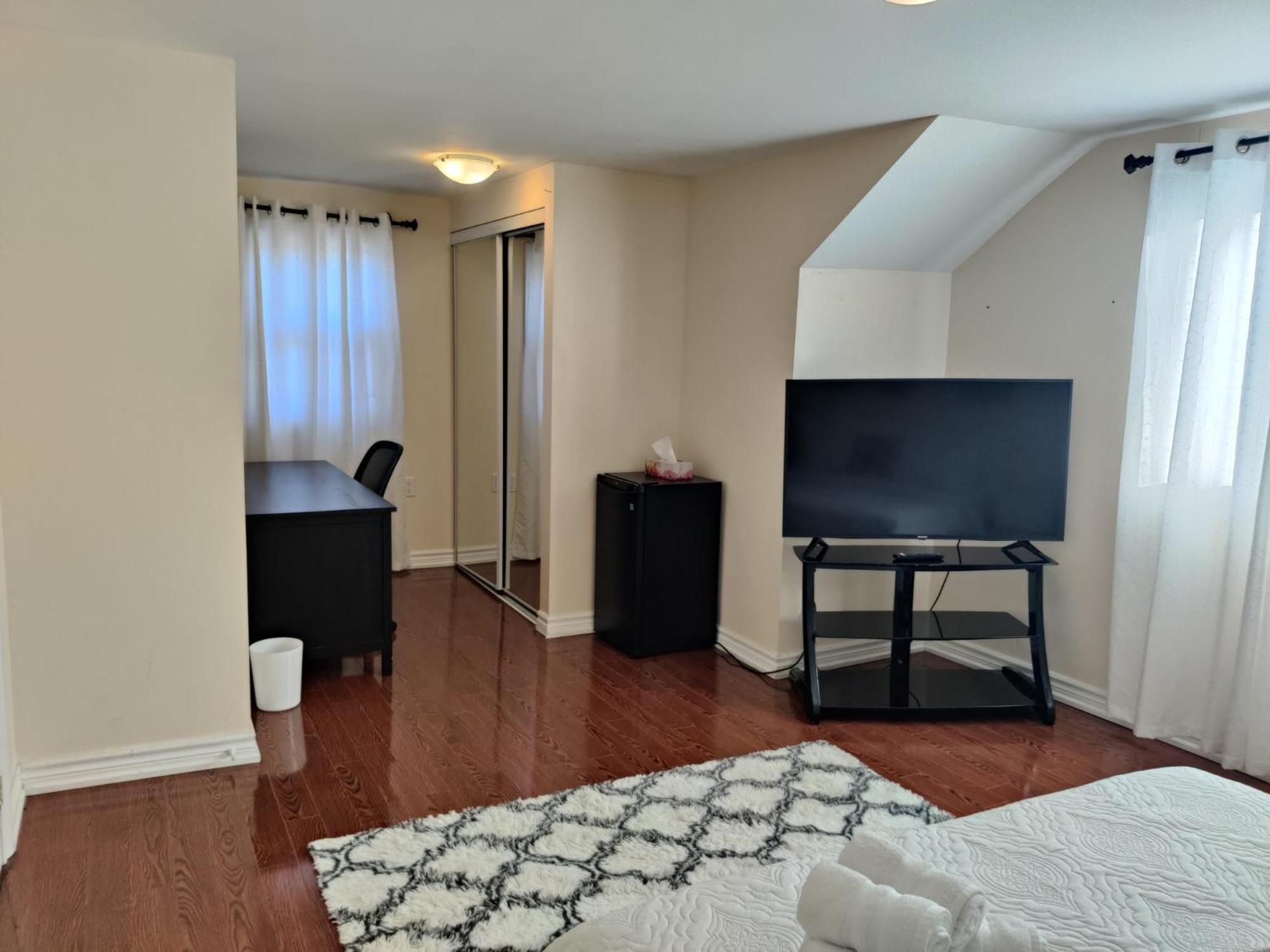 Spacious Mbr Near Kennedy Subway & Go Toronto Luaran gambar