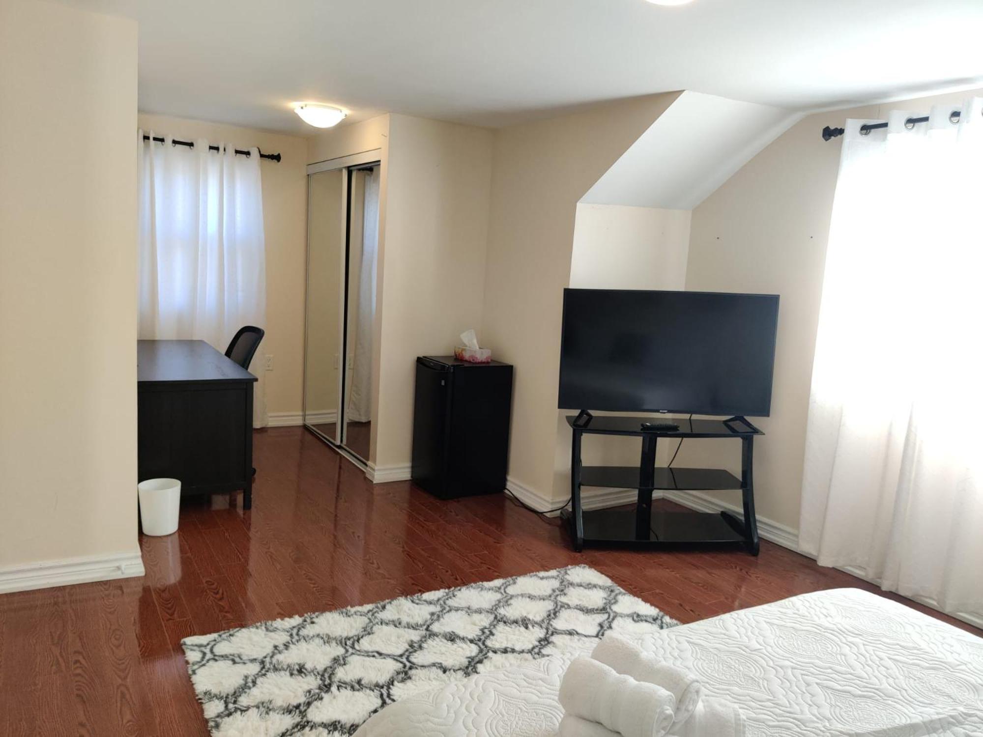 Spacious Mbr Near Kennedy Subway & Go Toronto Luaran gambar